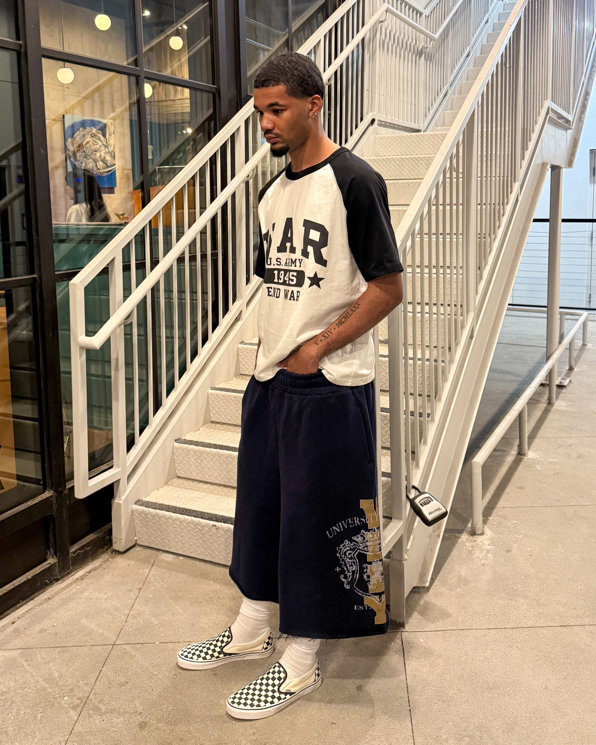 "VLLY" CAPRIS
